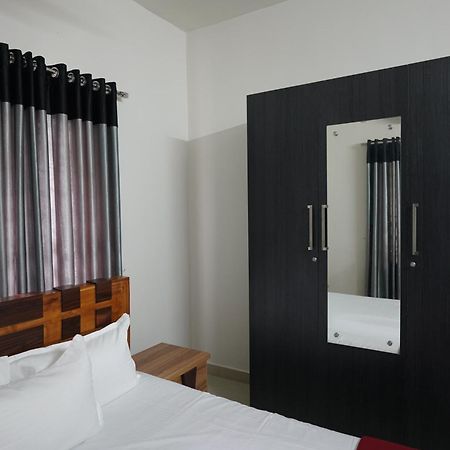 Swapna Home Suites Nedumbassery Bagian luar foto